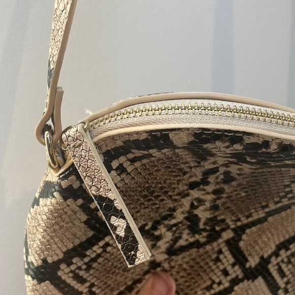 $5 add on! Snakeskin small purse - Picture 3 of 5